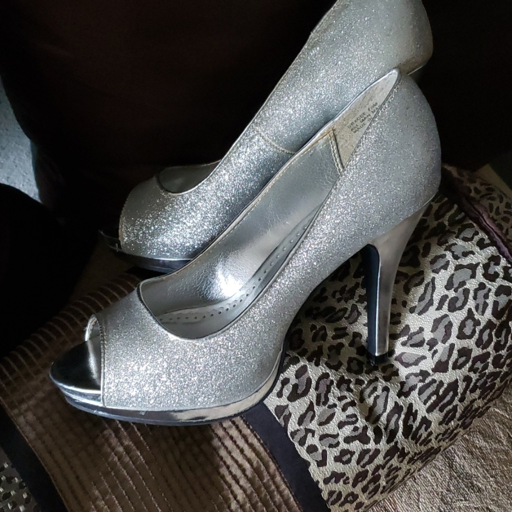 Dress shoes - Picture 3 of 3